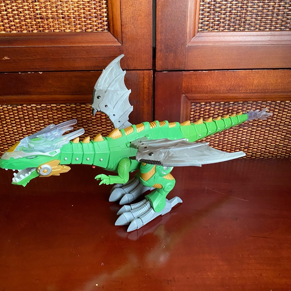 Dinosaur walking has sounds